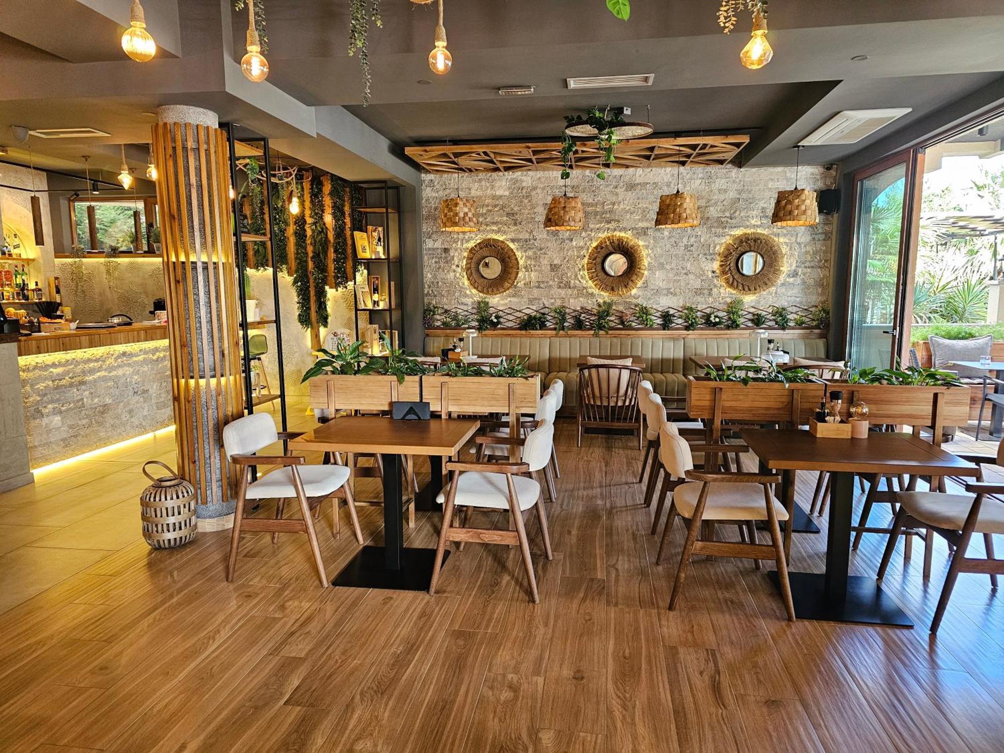 Lacasa Apartments & Restaurant Ulcinj Exteriör bild